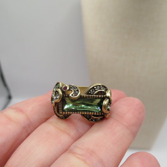 Heidi Daus Signed Green and Multi Color Crystals Brass Tone Ring Size 5 - Picture 3 of 10